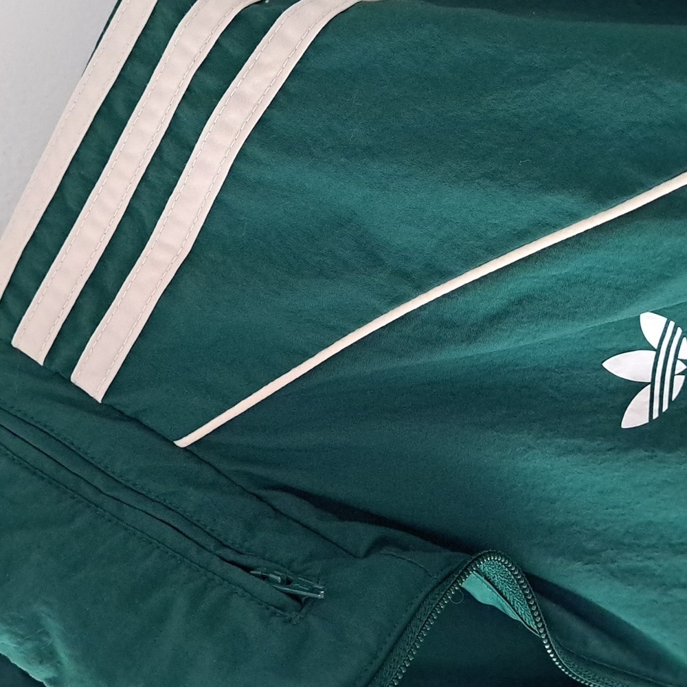Adidas large men's built-in hoodie jacket - Picture 5 of 6